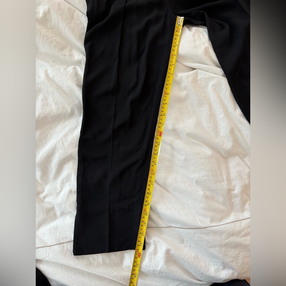 Theory Carrot Pleat pant in Rosina Crepe black 0 (but fits like 2) - Picture 14 of 16